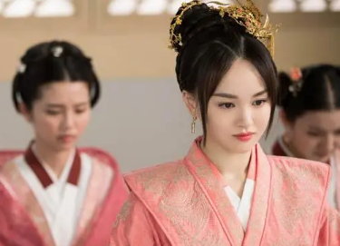 宇文皇后：北周文帝宇文泰长女，与西魏废帝元钦是青梅竹马