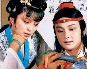 红楼梦贾府大观园诗社的社长是谁？为何是黛玉