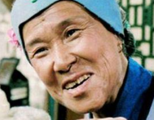 红楼梦刘姥姥二进荣国府时，王夫人送她一百两银子是什么意思？