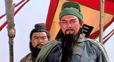 为何在关羽眼里黄忠就是个老兵，不能成为五虎上将之一？