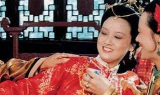 为什么《红楼梦》中的豪门大户人人饮酒？