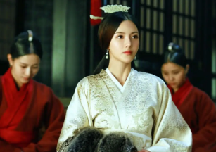 文昭甄皇后：魏文帝曹丕的妻子，深得曹丕的宠爱