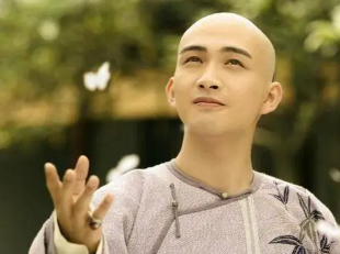 《木兰花·拟古决绝词柬友》的创作背景是什么？该如何赏析呢？