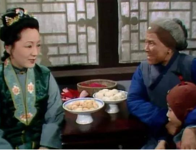红楼梦中贾蓉是王熙凤的正经侄儿吗？为什么这么说？