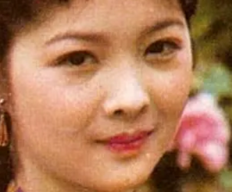 红楼梦中春燕在怡红院过的怎么样？