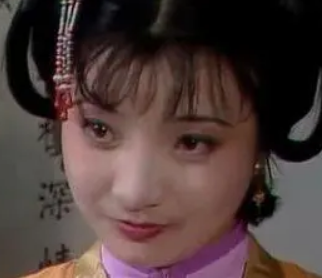 红楼梦中莺儿对主子贾环是什么态度？
