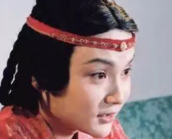 红楼梦中宝玉的生日是在什么时候？是如何描写的
