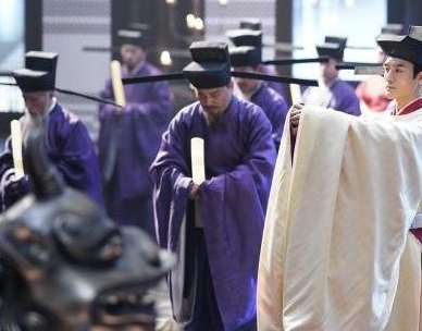 古代大臣手里拿的板子叫做什么 有什么作用