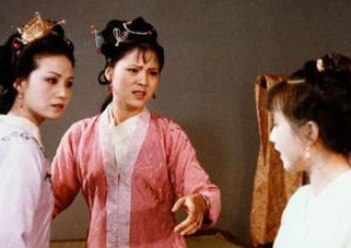 红楼梦中在贾府众人眼里，赵姨娘是个什么样的人？