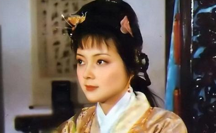 《红楼梦》里薛宝钗的“珍重芳姿掩重门”，打的是她自己的脸