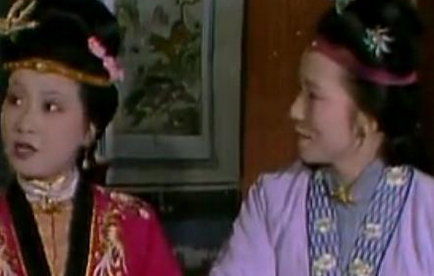《红楼梦》中的王熙凤为什么要在元宵节讲冷笑话？