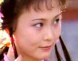 红楼梦中小红在怡红院的处境困难，为何会受这么大的委屈？