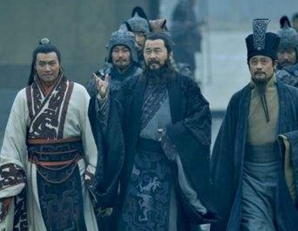 曹操作为掌权者手下猛将肯定不少 曹操为什么总是带兵打仗