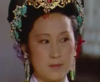 红楼梦中薛姨妈是如何奉承贾母的？