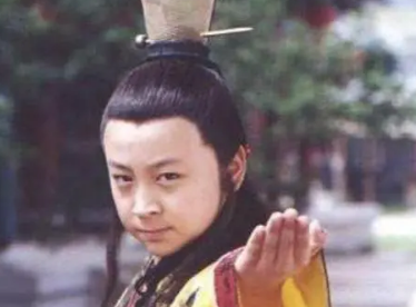 杨暕：隋炀帝杨广嫡次子，品行骄纵，妄行不法