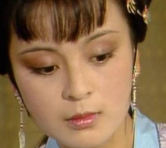 红楼梦中的贾探春是个什么样的人物？书中是如何评价她的