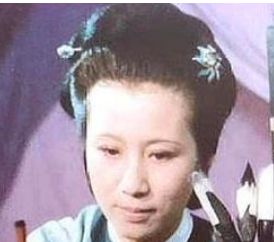 红楼中李纨与公公贾政之间的关系如何？书中是如何描写的？