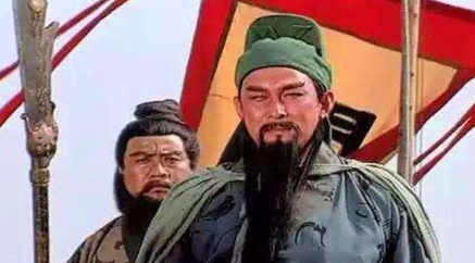 在关羽水淹七军后，曹操为什么会提出了迁都的主张？