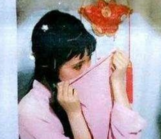 红楼梦中宝玉与黛玉之间的感情怎么样？