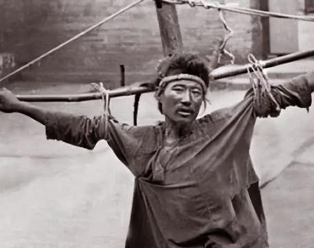 古代女犯人在被砍头之前 古人为什么要脱掉外衣