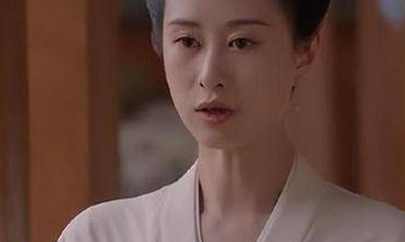 《覆流年》冬青胎记暗示了她的身世，其实是千金大小姐