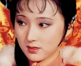 红楼梦中宝钗与黛玉都是书中的女主角，那二人的地位有何不同？