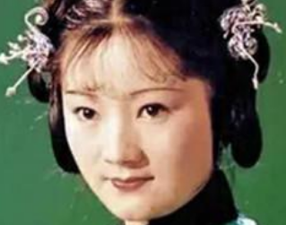 红楼梦中白玉钏是什么人？她为何会有两份月例钱？