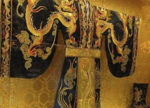 皇帝的龙袍是如何做的？脏了的话需要清洗吗？