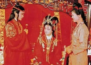红楼梦中，王夫人为什么让儿子娶商贾之女薛宝钗呢？