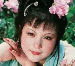 红楼梦中宝钗与湘云之间的关系变化为何如此大？