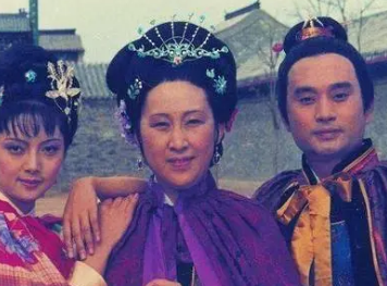 红楼梦中，薛姨娘为什么不着急自己儿女的婚事呢？