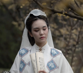 红楼梦中妙玉请宝钗黛玉喝茶用的都是什么茶具？