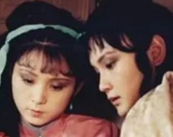 骂晴雯，踹袭人，宝玉为何会做出这么反常的行为？