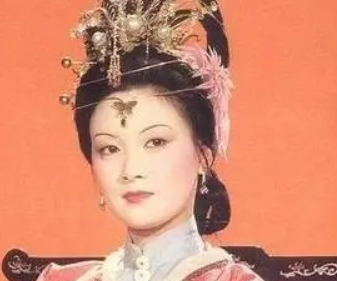 红楼梦中王熙凤是如何打趣黛玉的？