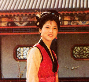 红楼梦中袭人被贾母送去服侍宝玉的原因是什么？