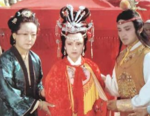 红楼梦中让薛宝钗见南安太妃，贾母这么安排的目的是什么？