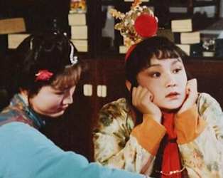 红楼梦中陪伴画上美人，与花草聊天，贾宝玉为何会这样？