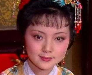红楼梦中认王夫人当干妈，宝琴为什么要这么做？