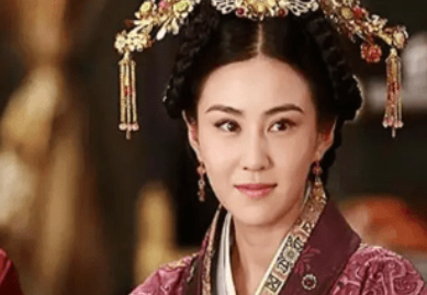 钩弋夫人有哪些经历？他的死对产生了什么影响？？