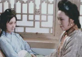 红楼梦中黛玉进入贾府后，时常说自己命苦是为何？
