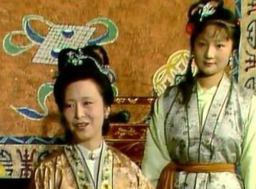 《红楼梦》里的邢夫人干啥啥不行，怎么做了荣国府的长房长媳？