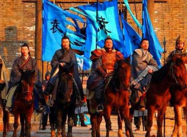 袁绍在官渡之战中失败的原因是什么？他没有采纳四人的策略