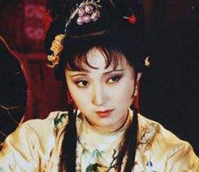 红楼梦中贾母是如何在宝钗生日宴会上，对薛家暗讽的？