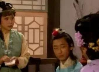 红楼梦中元春对探春与贾环的态度为何不同？
