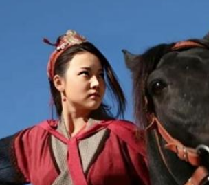 水浒传中扈三娘将给王英真的是心甘情愿地吗 
