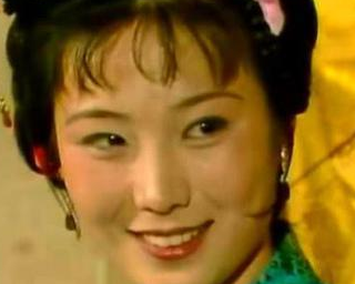 红楼梦中鸳鸯只是个丫鬟，她在贾府的地位如何？
