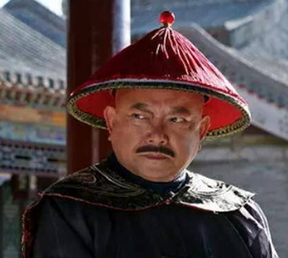 除了乾隆外和珅还有一个靠山 此人若不死嘉庆就不敢动手