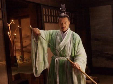 年轻力壮的荆轲刺秦失败，年老的唐雎为何能成功？