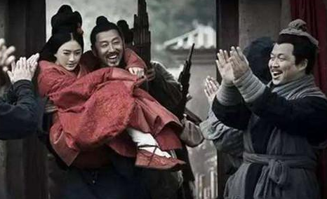 都说吕雉将戚夫人做成人彘残忍 戚夫人当初是怎么对待吕雉的