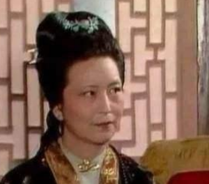 红楼梦中王夫人让袭人当姨娘，到底有何用意